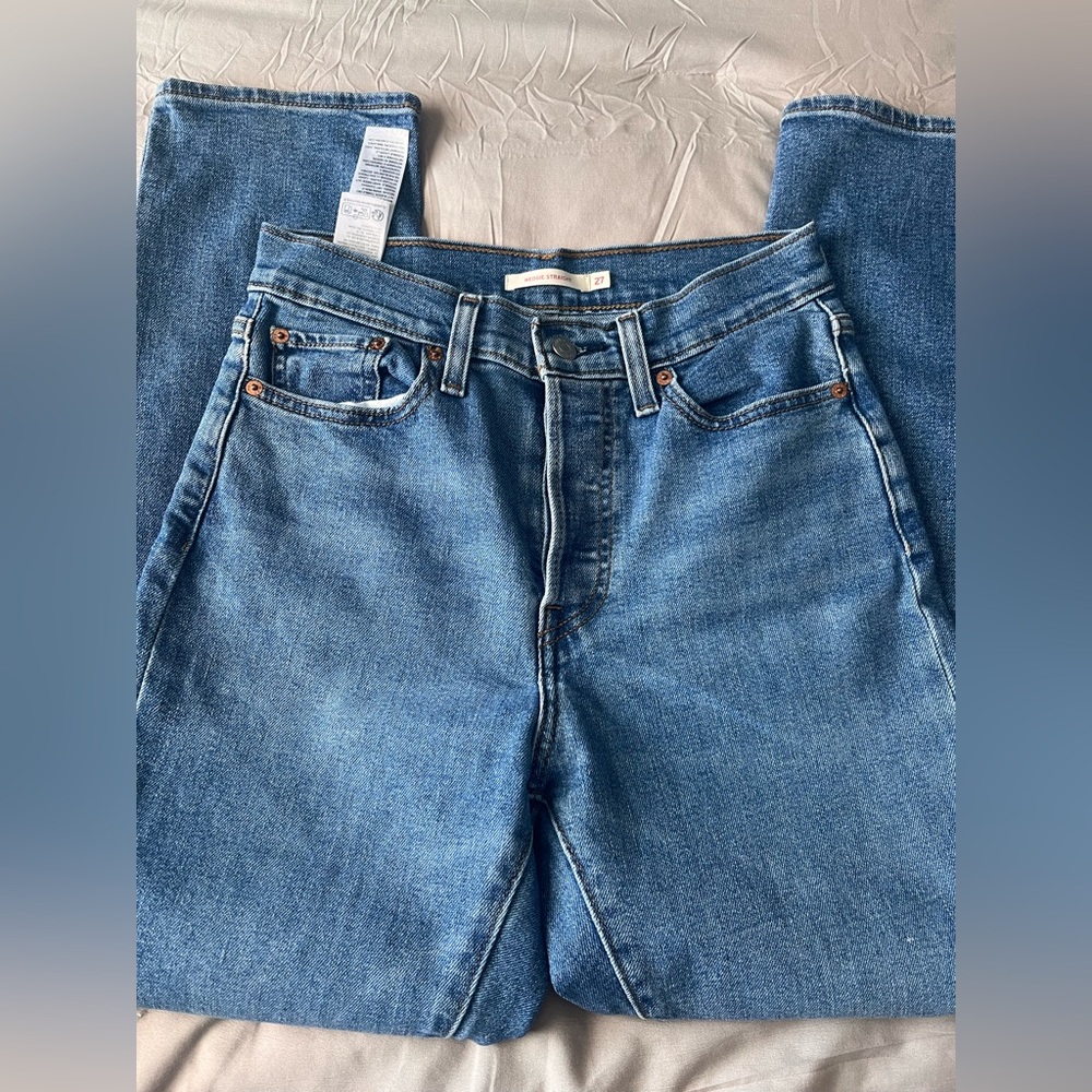 Levi's Classic Blue Jeans - Picture 8 of 16
